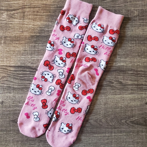 🍒🍒 Hello Kitty Crew Socks - Picture 4 of 5